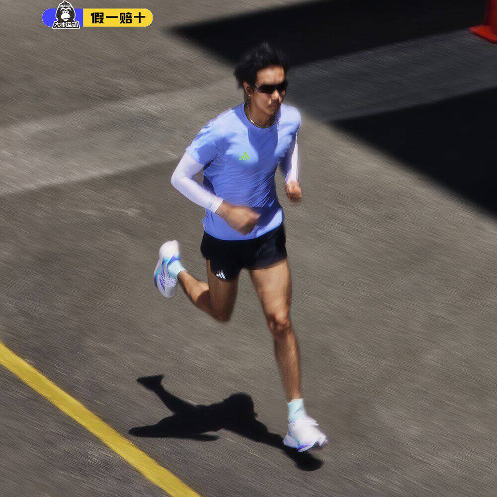 阿迪达斯户外运动速干短袖男子跑步轻薄圆领训练马拉松排汗T恤