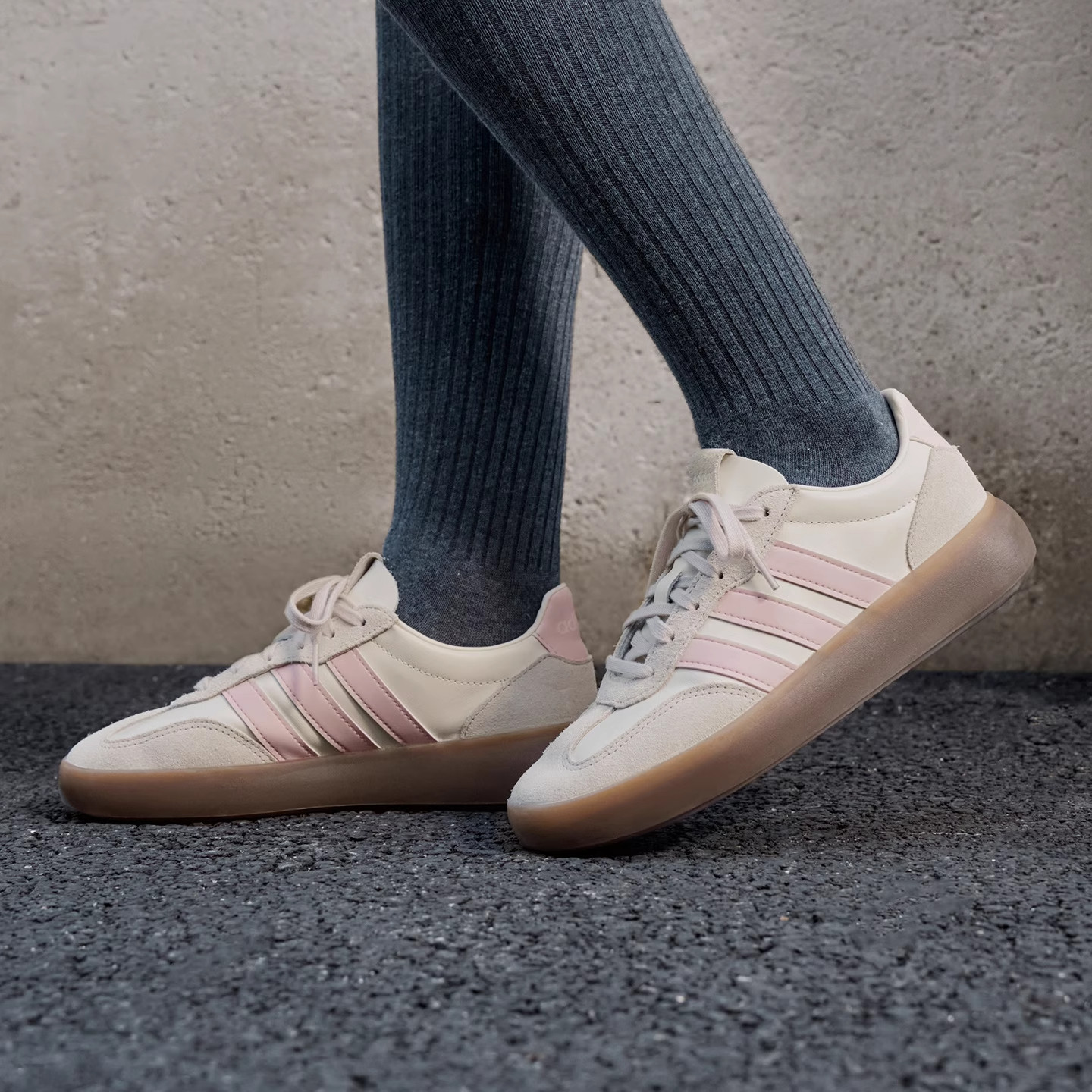 Adidas阿迪达斯正品女士2026洋气百搭运动轻便休闲经典板鞋JR3534