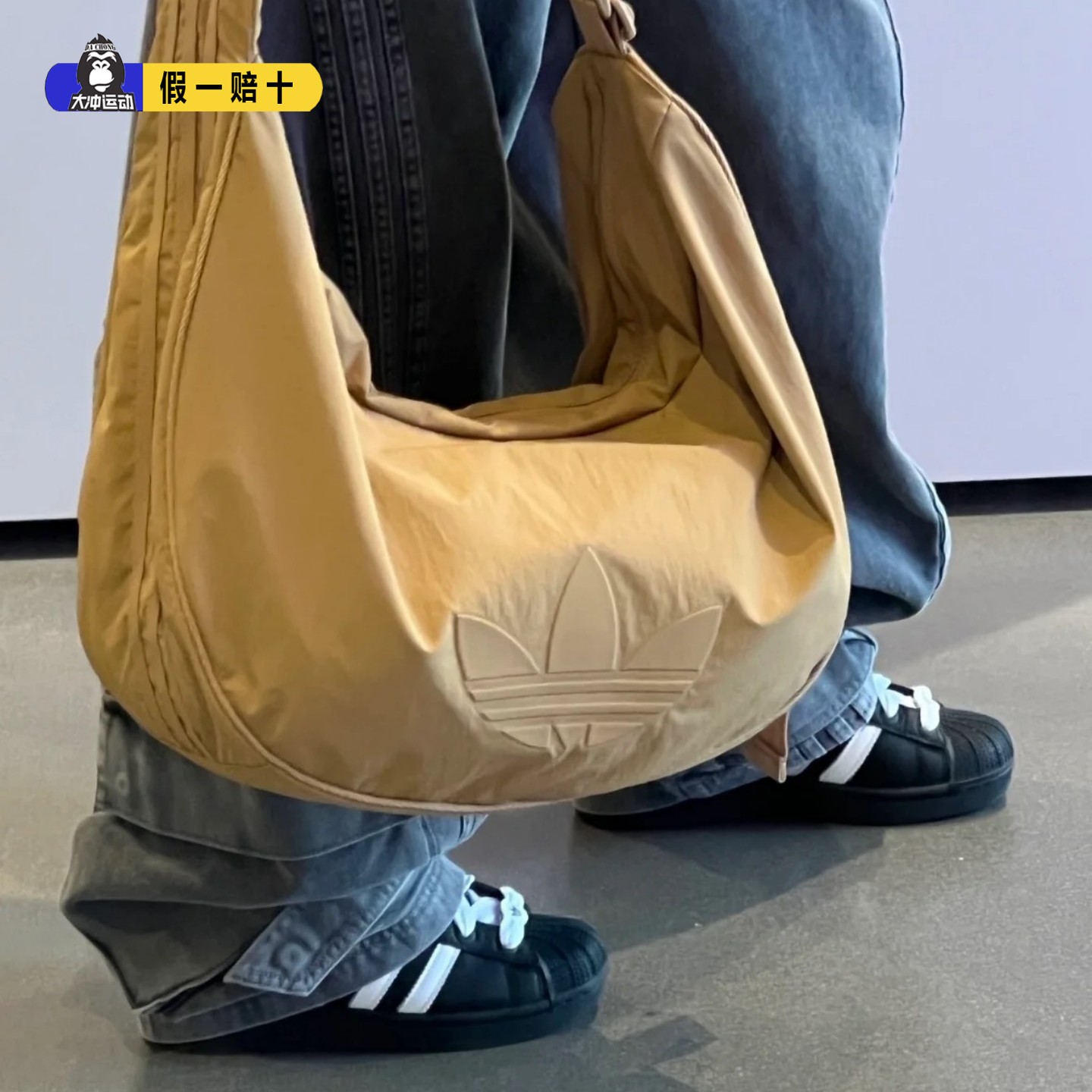 adidas阿迪达斯三叶草斜跨手拎包