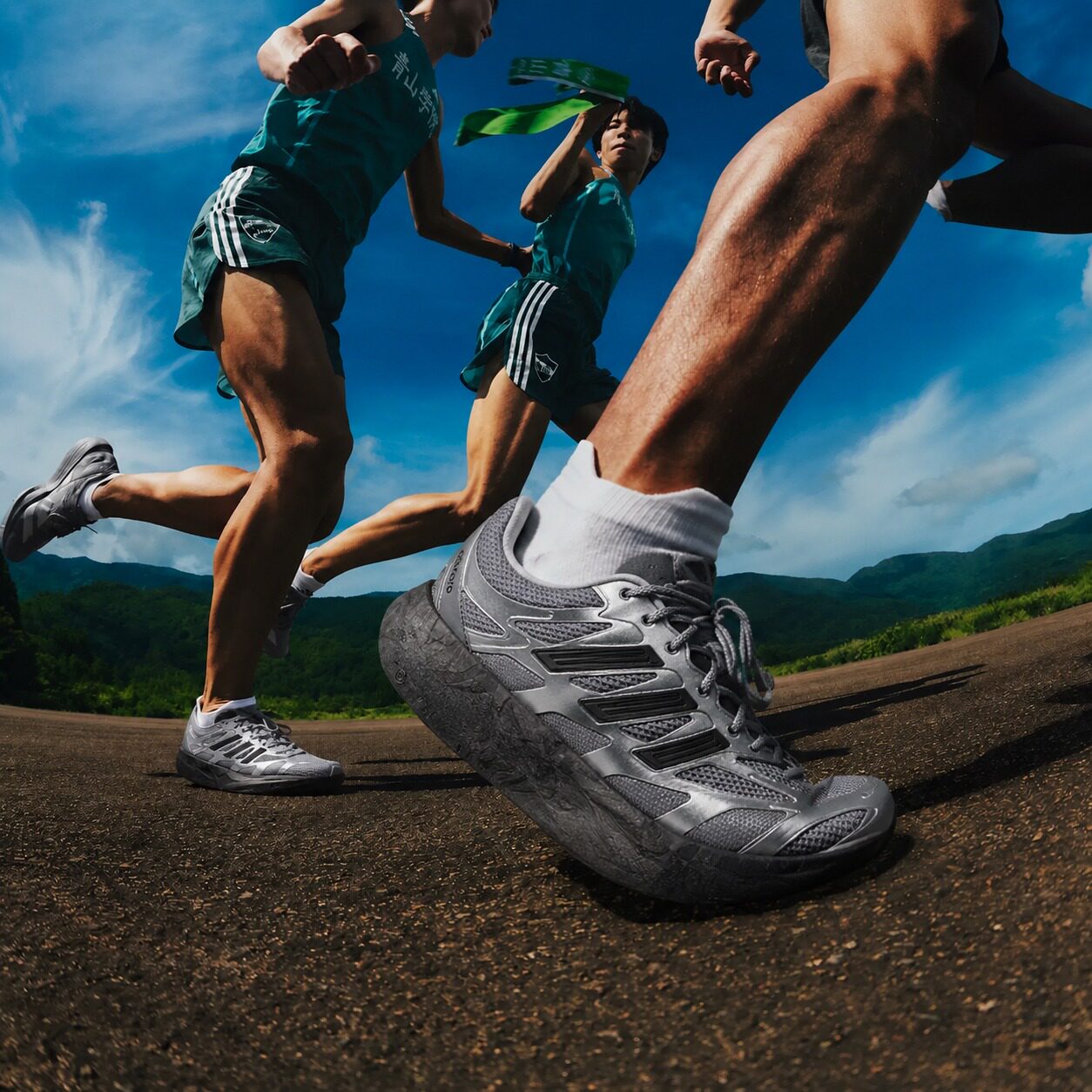 Adidas阿迪达斯男女款网眼跑步鞋