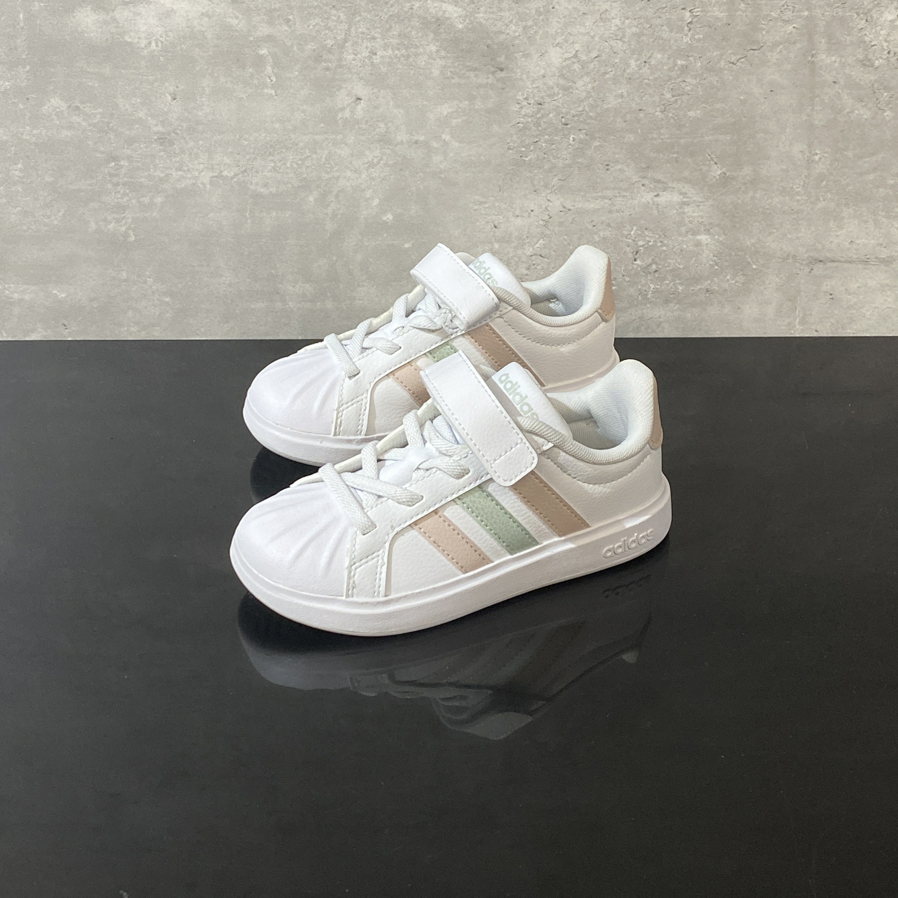Adidas阿迪达斯正品儿童鞋2026新款低帮经典休闲舒适运动防滑板鞋
