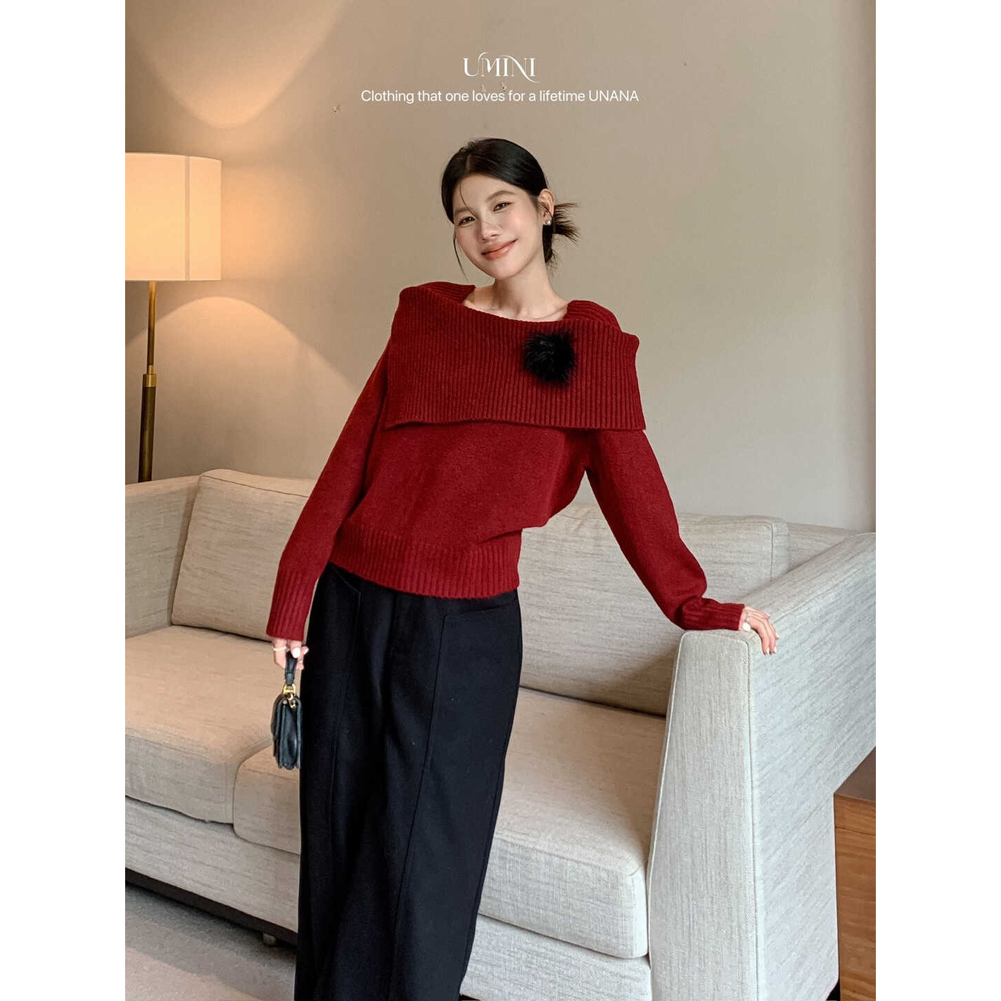U+MINI韩系氛围方领设计感保暖毛衣(配驼鸟毛胸针)含6%羊毛 F9104