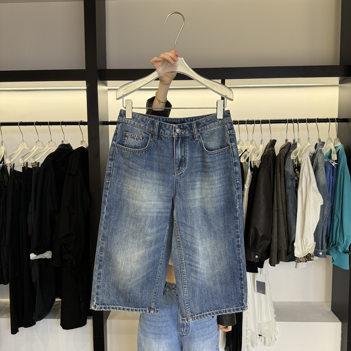 简约洗水色系宽松五分裤牛仔裤