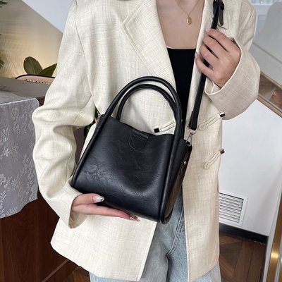 2026新款高级感水桶包复古小众设计单肩斜挎包手提上班小拎包女包