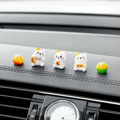 2025新款车载招财猫可爱小摆件汽车中控台电动车内装饰用品治愈系