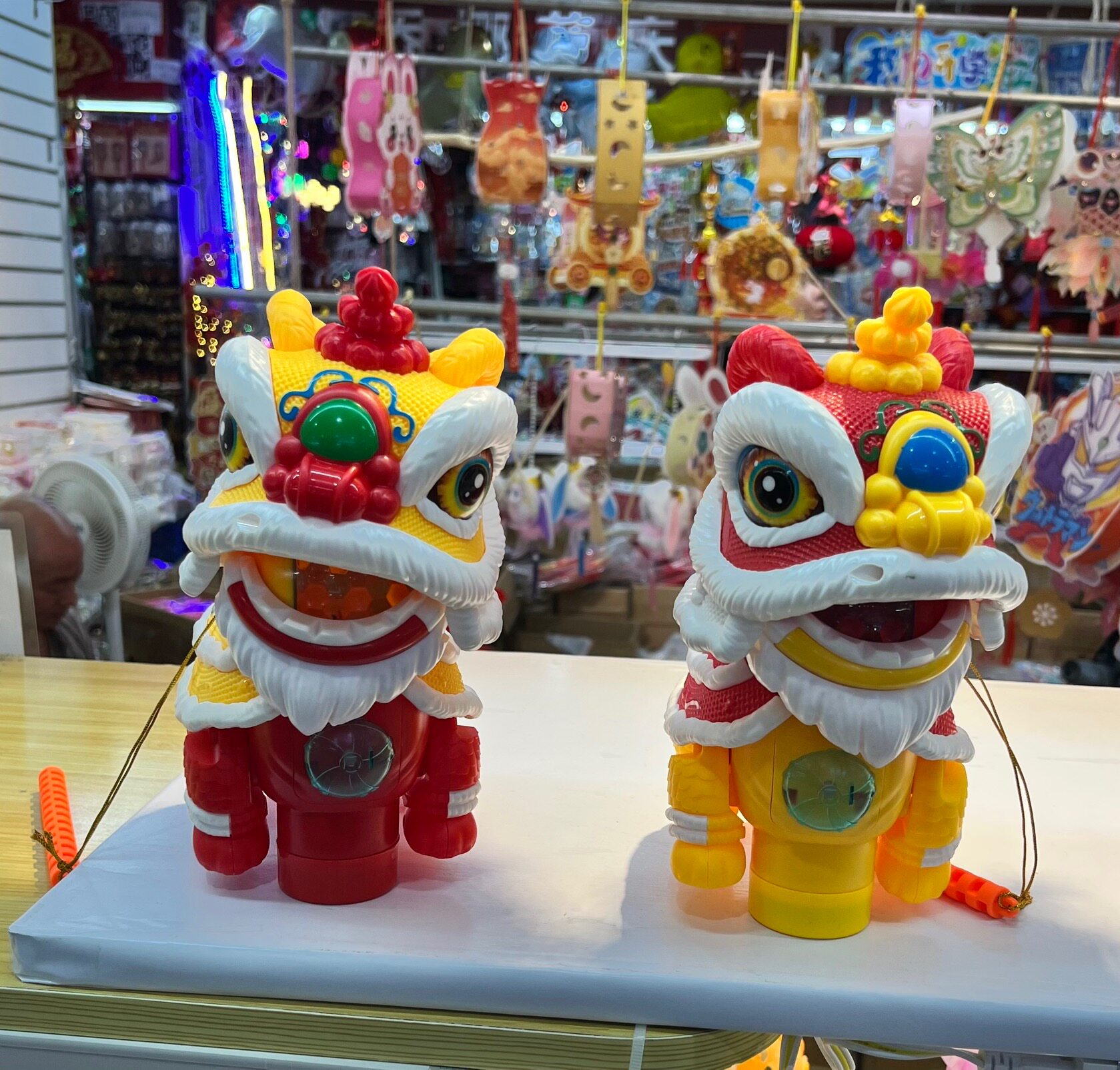 中秋国风儿童喜庆国潮醒狮手提炫彩花灯宝宝发光音乐电动舞狮灯笼