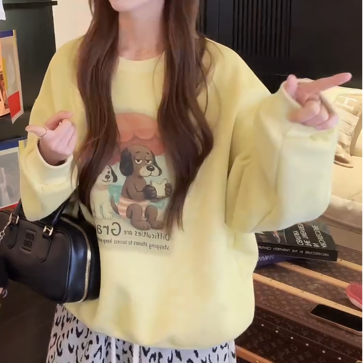 设计感小众复古做旧减龄小狗画报印花卫衣女圆领长袖宽松显瘦上衣
