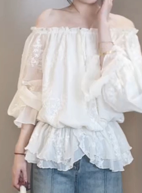 2026早春新款温柔风一字肩衬衣女气质百搭长袖钩花下摆荷叶边上衣