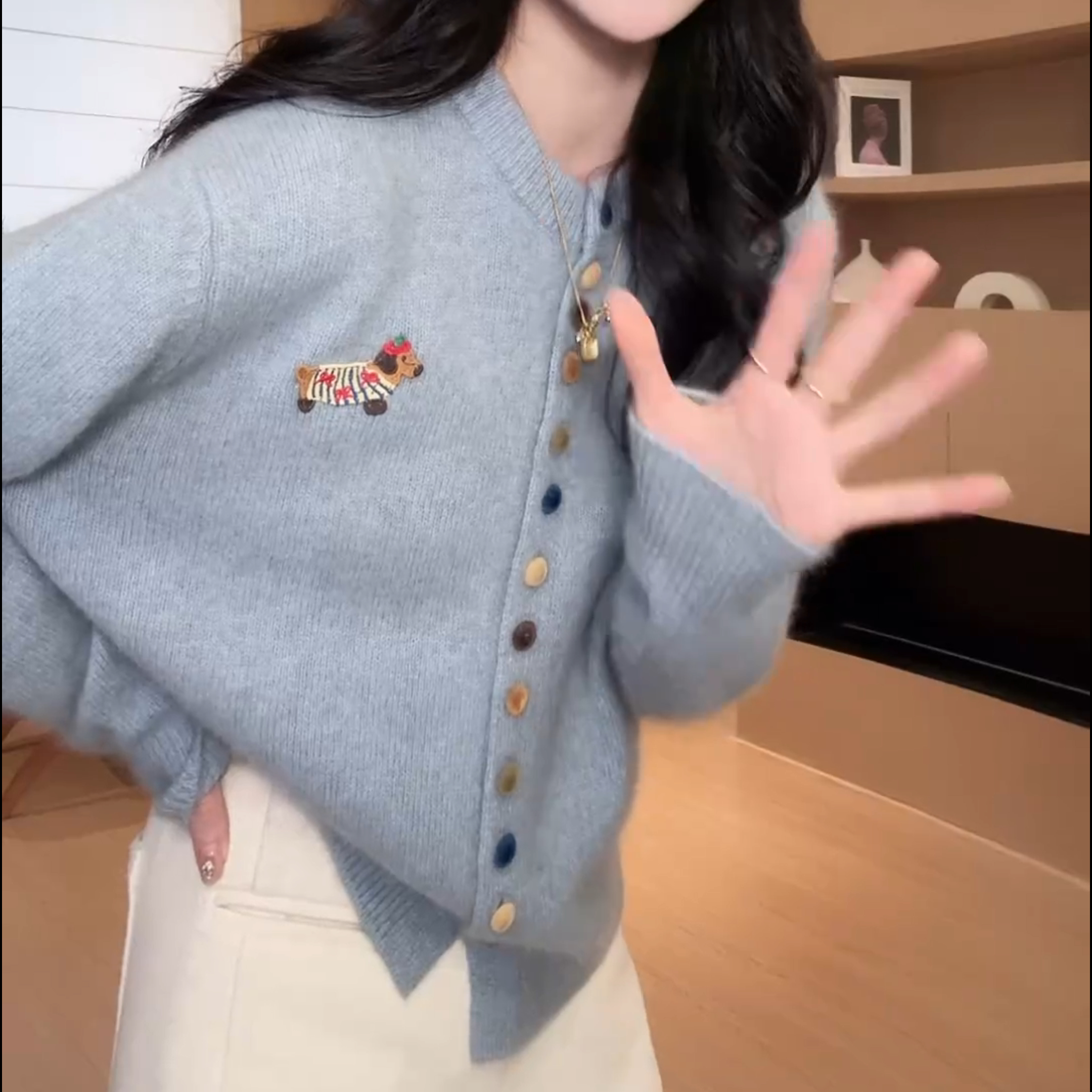 小个子减龄彩色扣针织开衫上衣春季新款洋气独特超好看内搭毛衣女