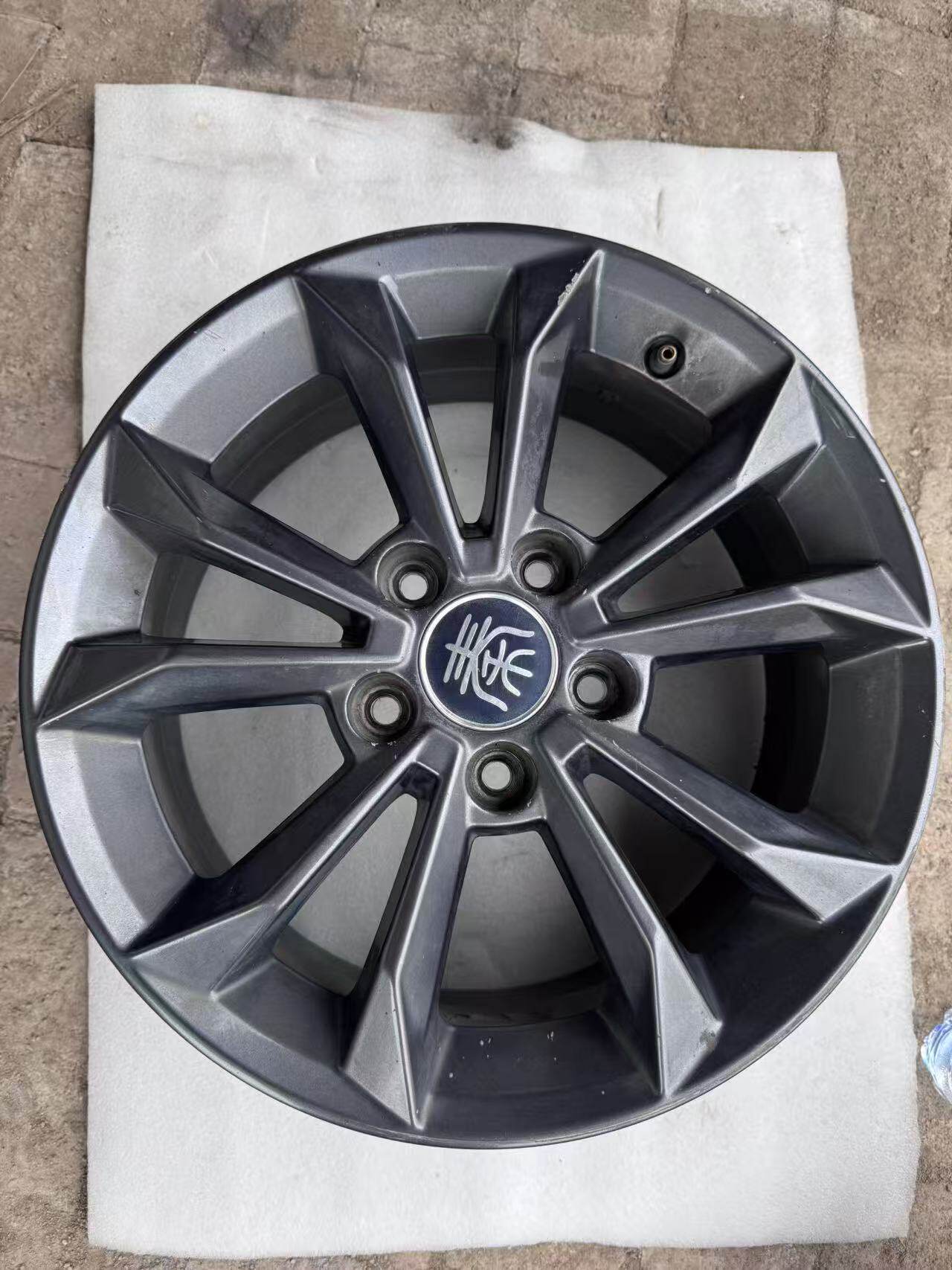 比亚迪秦EV2019款 轮毂 轮毂