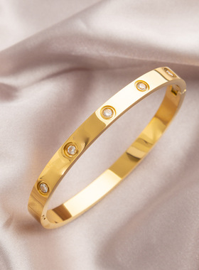 轻奢十钻卡扣钛钢手镯女椭圆形小众设计高级感气质时尚不锈钢手环