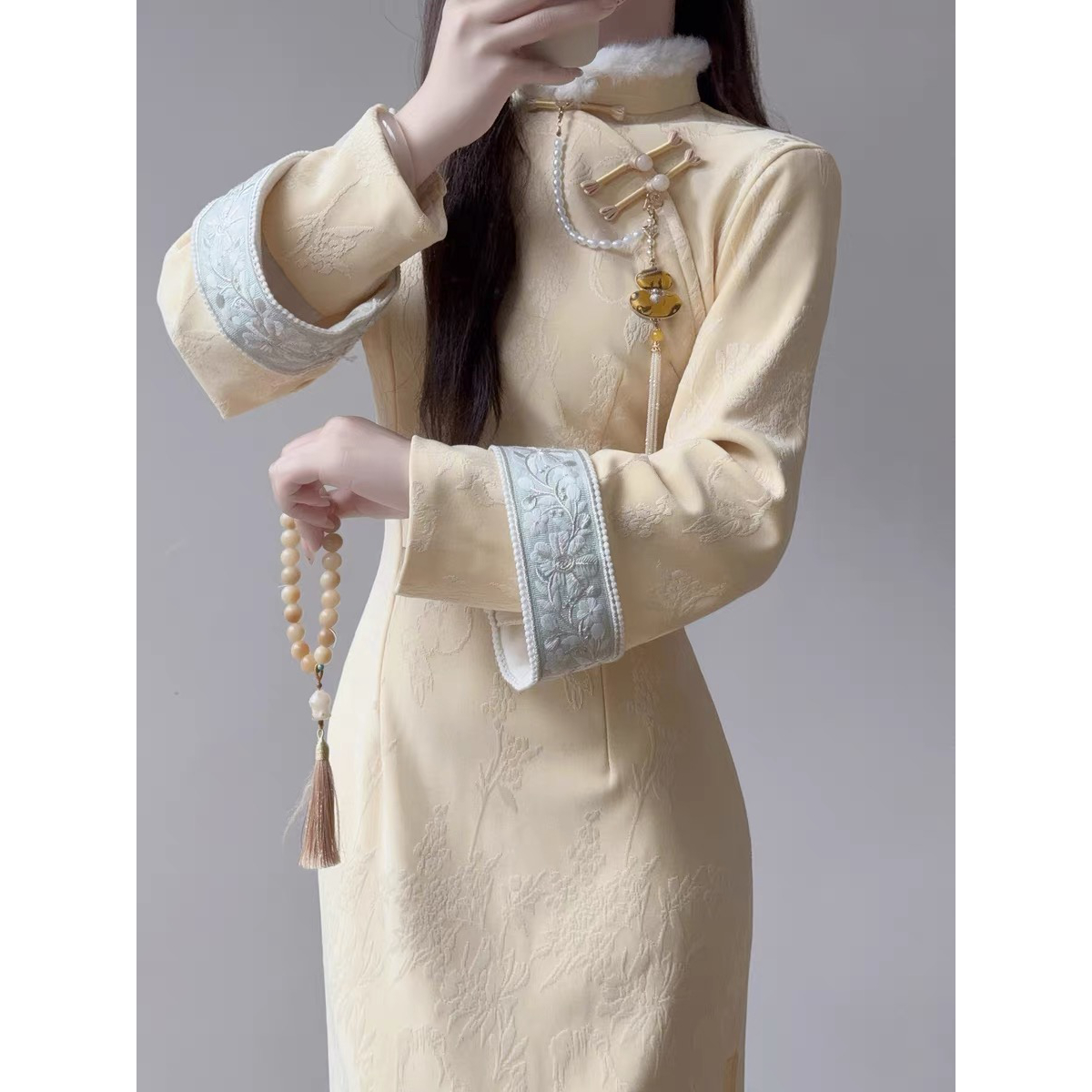 加绒加厚中式旗袍2025新款气质高端秋冬加绒黄色少女改良连衣裙女