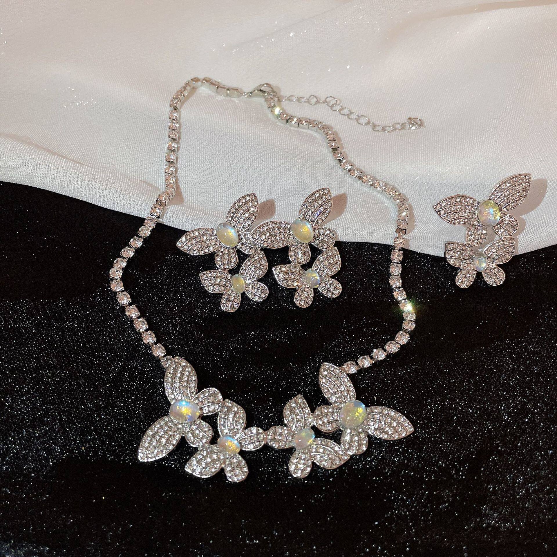 小众设计款新款气质炫彩蝴蝶飞舞项链韩版奢华高级感满钻锁骨链女