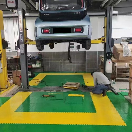 4S店汽修厂胶地板维修能源车电动车PVC绝缘耐磨耐压防火地垫