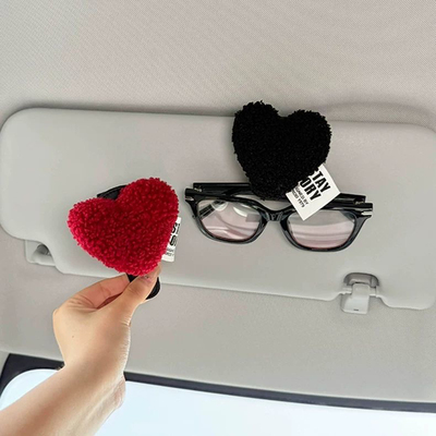 毛绒爱心车载眼镜夹汽车墨镜夹子太阳镜遮阳板眼镜放置架磁吸