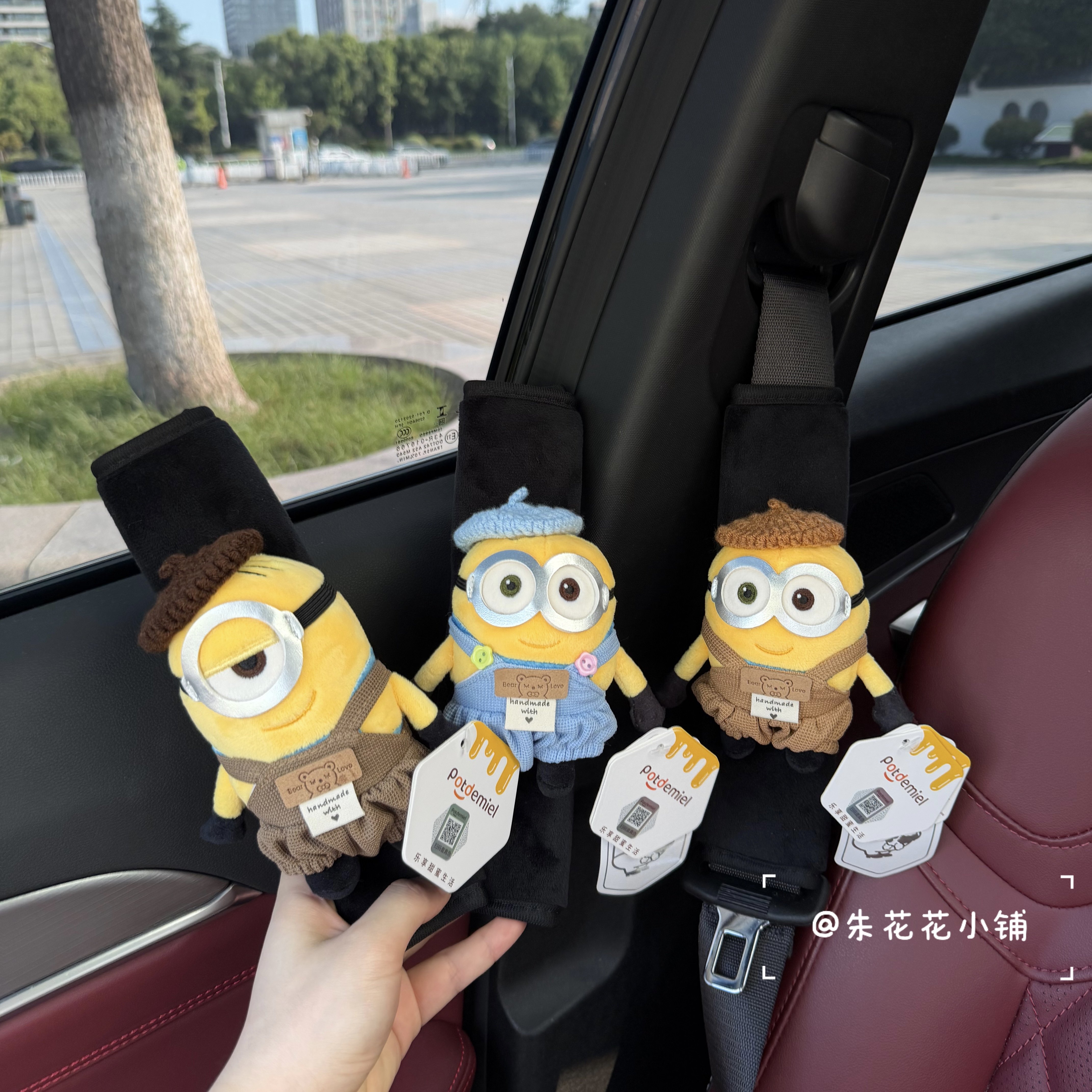 正版背带裤小黄人汽车安全带护肩套卡通车内装饰品新车礼物防勒脖