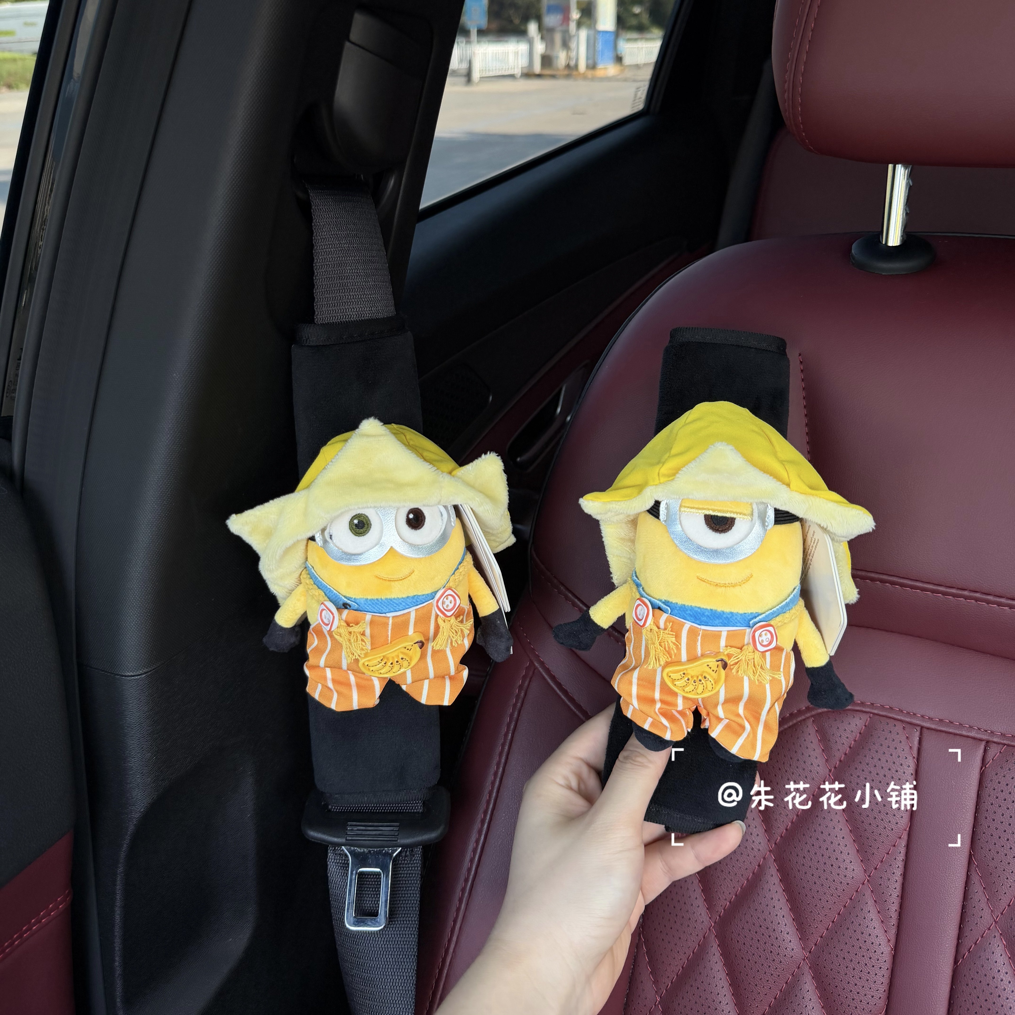 正版香蕉小黄人汽车安全带护肩套车载内饰装饰品防勒脖新车礼物