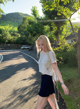 ski by Tannin赤兔 typa girl卷边印花正肩短tee女夏显瘦休闲上衣