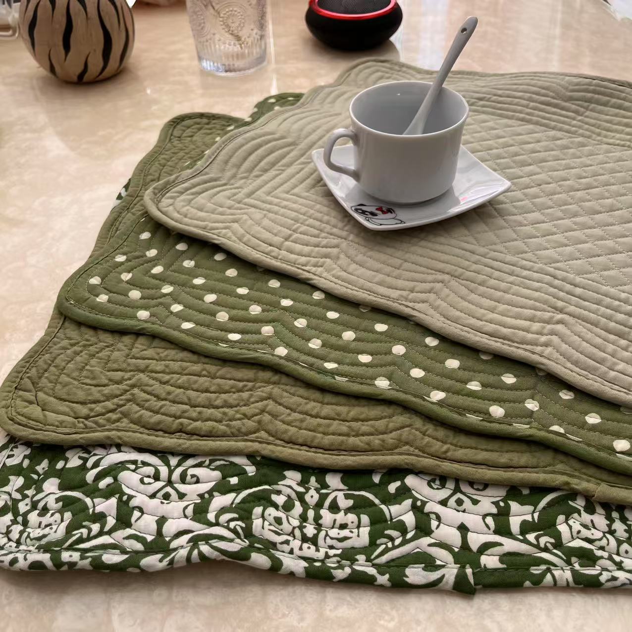 外贸微瑕疵简约纯色刺绣布艺餐垫隔热垫加厚家用圆形方形