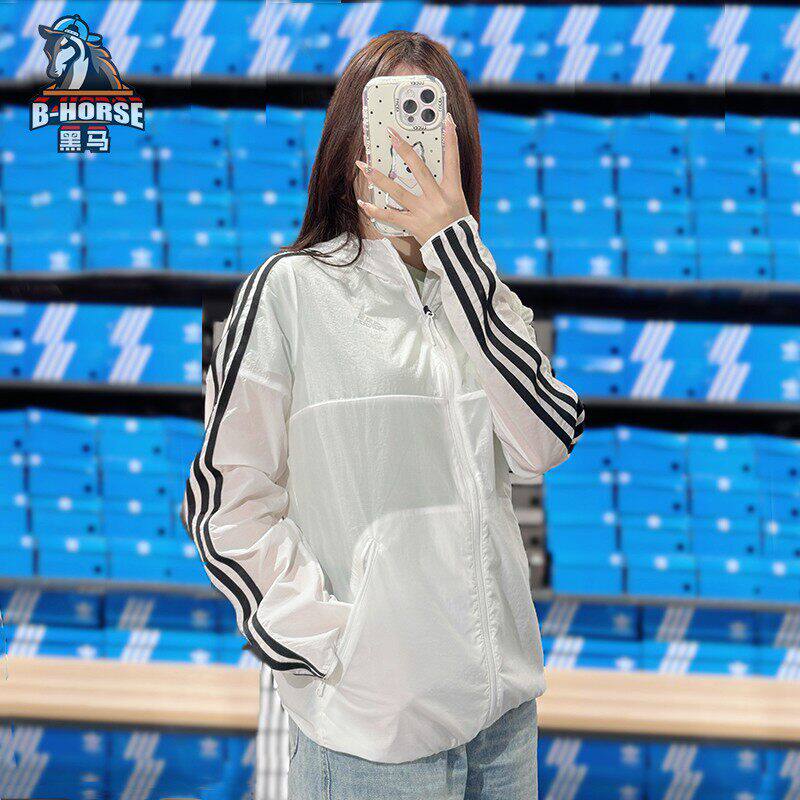 阿迪达斯外套女GQ0564防风衣2026春款新款运动服皮肤衣连帽夹克