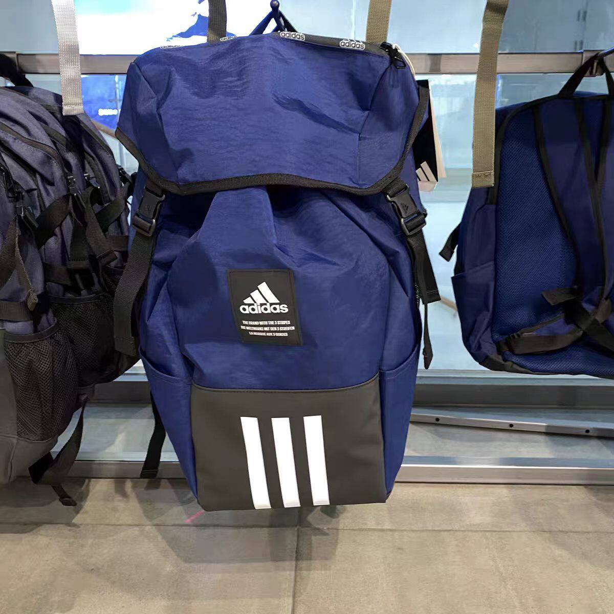 阿迪达斯大容量户外登山双肩包