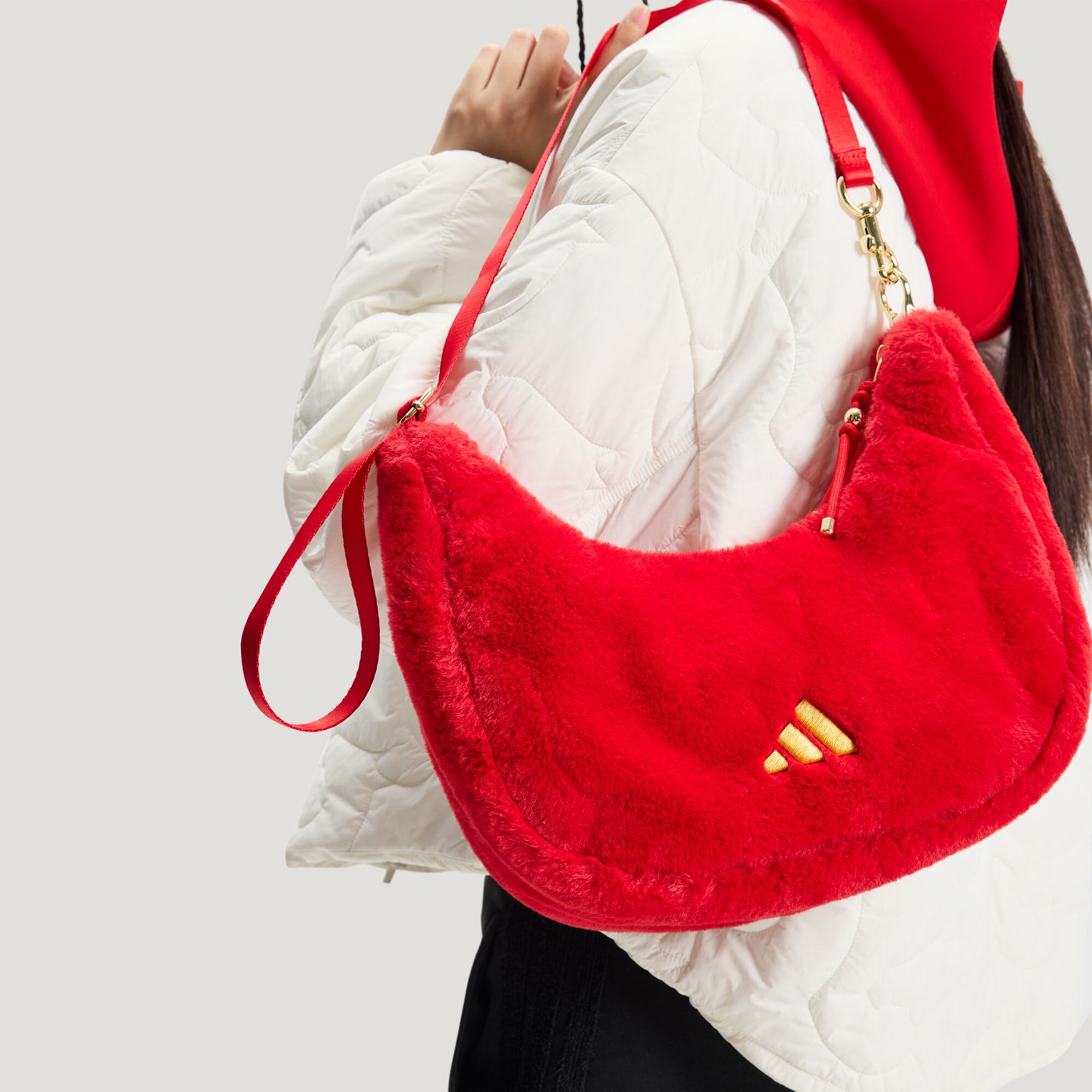 阿迪达斯女子腋下包2026新年款红色毛绒手拎包单肩斜挎包 KR2566