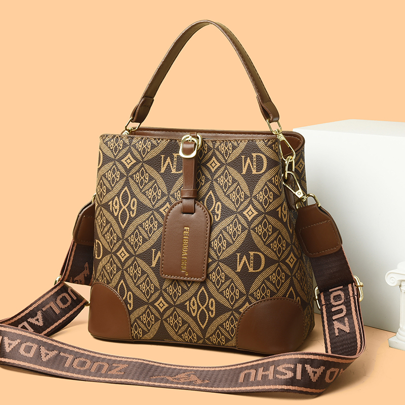 新款大容量单肩包手提包百搭女包斜挎包时尚休闲水桶包