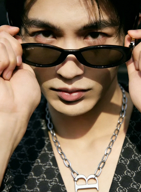 张凌赫同款钛钢B字母锁骨项链