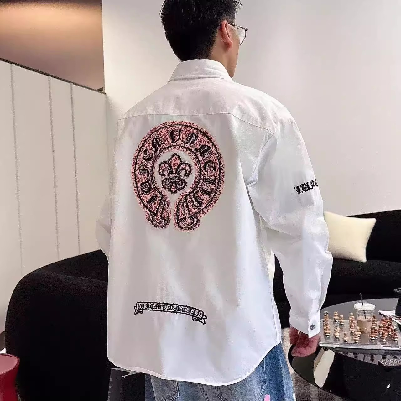 马蹄梵文十字架贴布刺绣衬衫