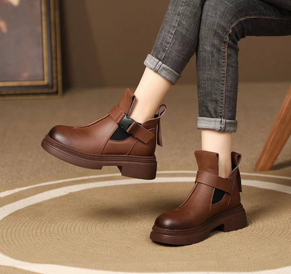 2024 가을 새로운 다목적  가죽 짧은 부츠 레트로 영국 스타일 캐주얼 스포츠 짧은 부츠 여성 두꺼운 밑창 마틴 부츠