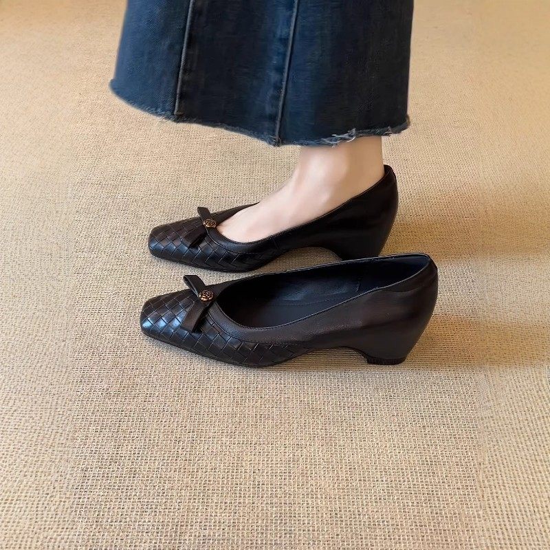 5cm优雅复古真皮编织山茶花蝴蝶结浅口百搭通勤异型跟方头单鞋女