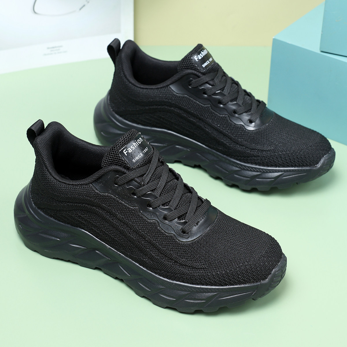 全黑色透气运动鞋女2026春季新款网面软底轻便久站不累脚休闲鞋