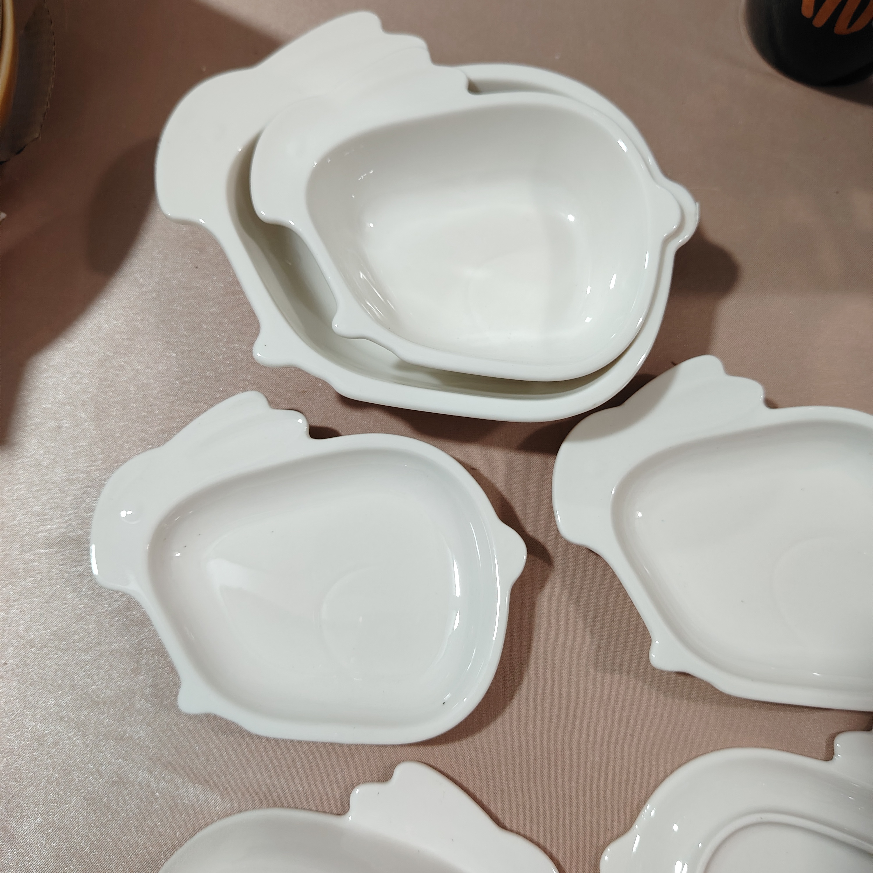 可爱小兔子瓷器白瓷小碟满29.9包邮调味碟小菜碟甜品盘吐骨微瑕疵