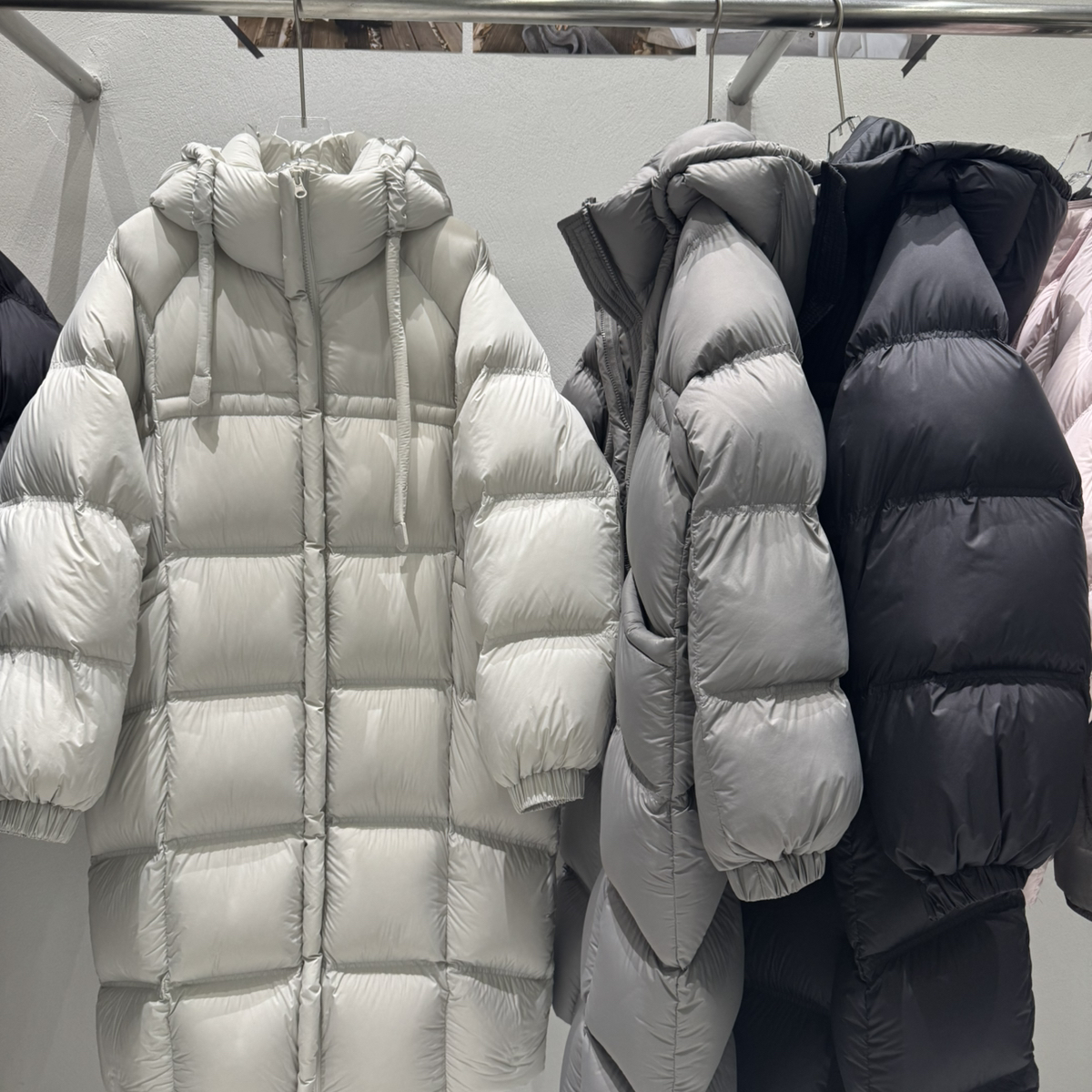 MOM上新广检7A抗菌中长款连帽时尚保暖羽绒服外套8657