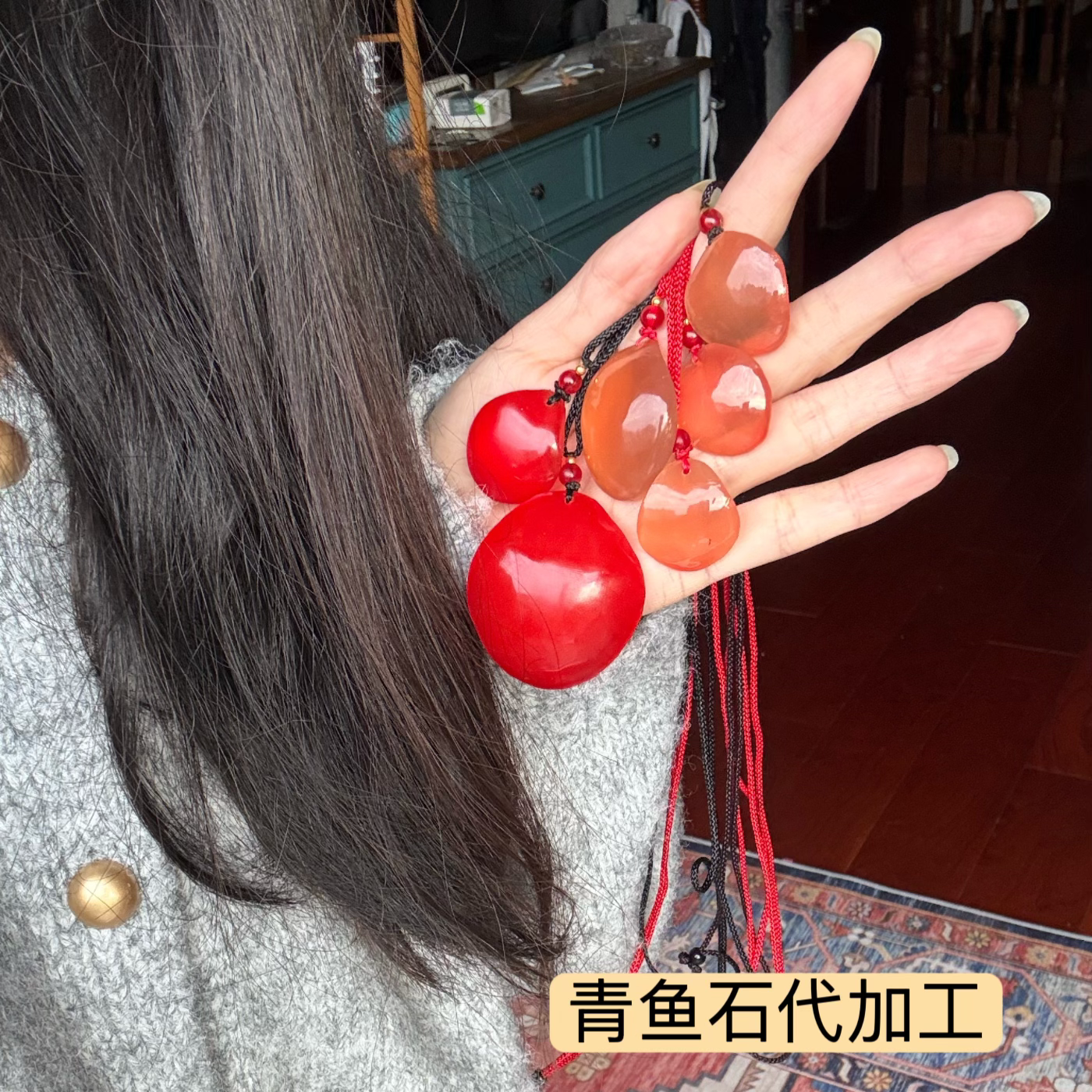 加工青鱼石吊坠雕刻鱼原石挂件