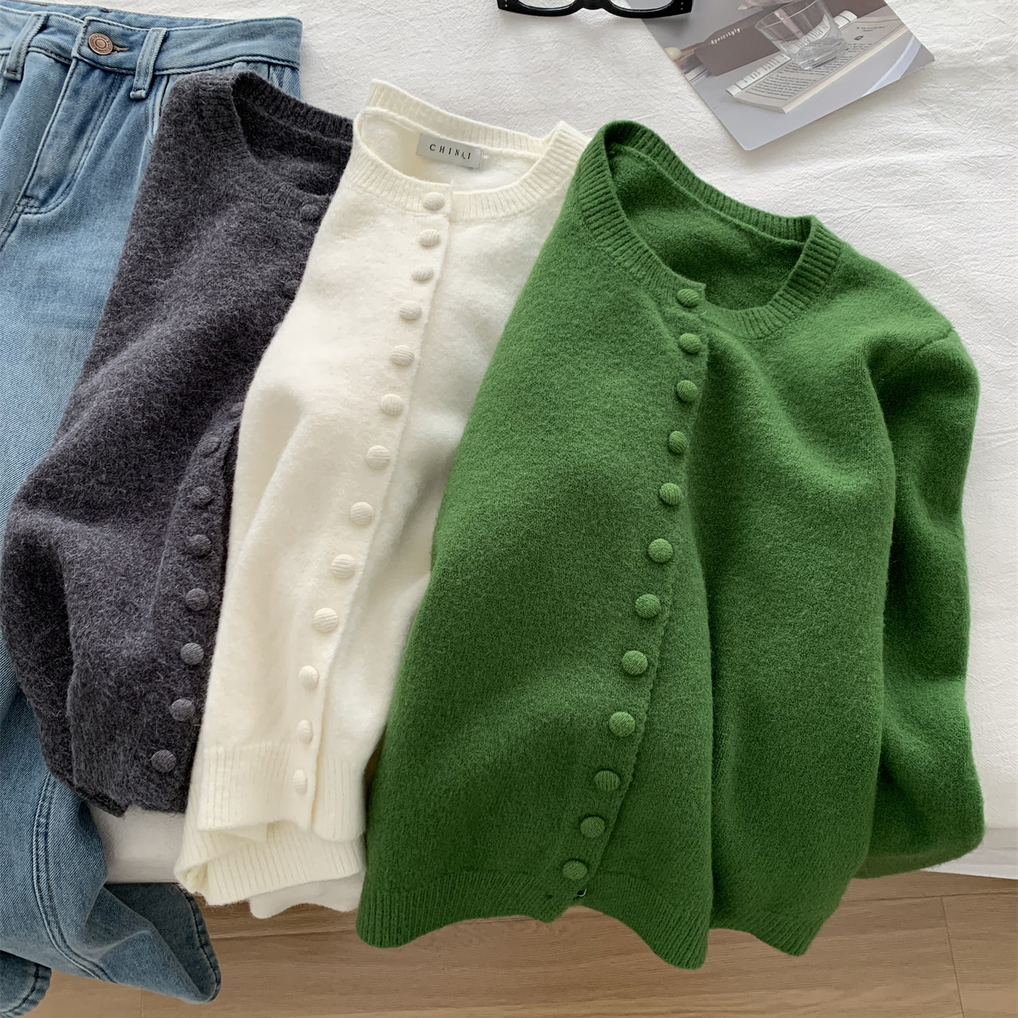 显白复古包扣圆领针织外套