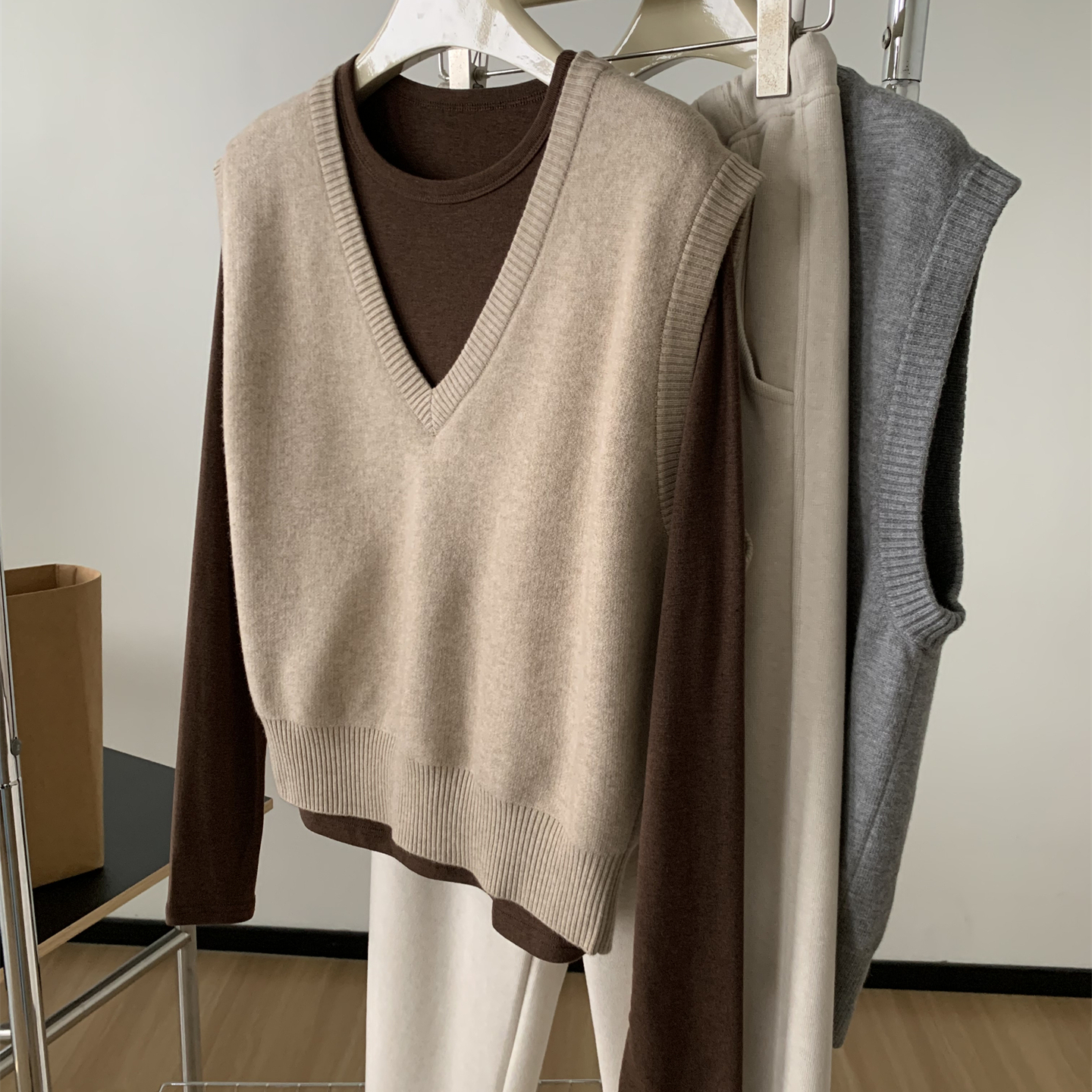 秋冬韩系叠穿V领羊毛针织背心