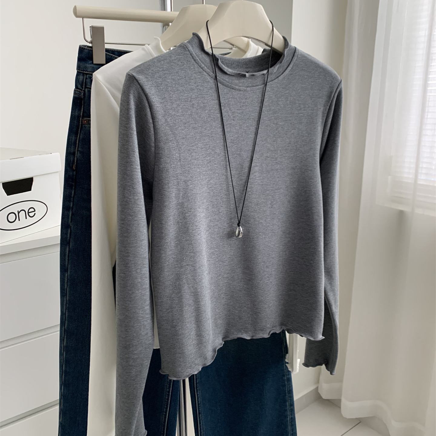 温柔复古木耳边加绒打底衫