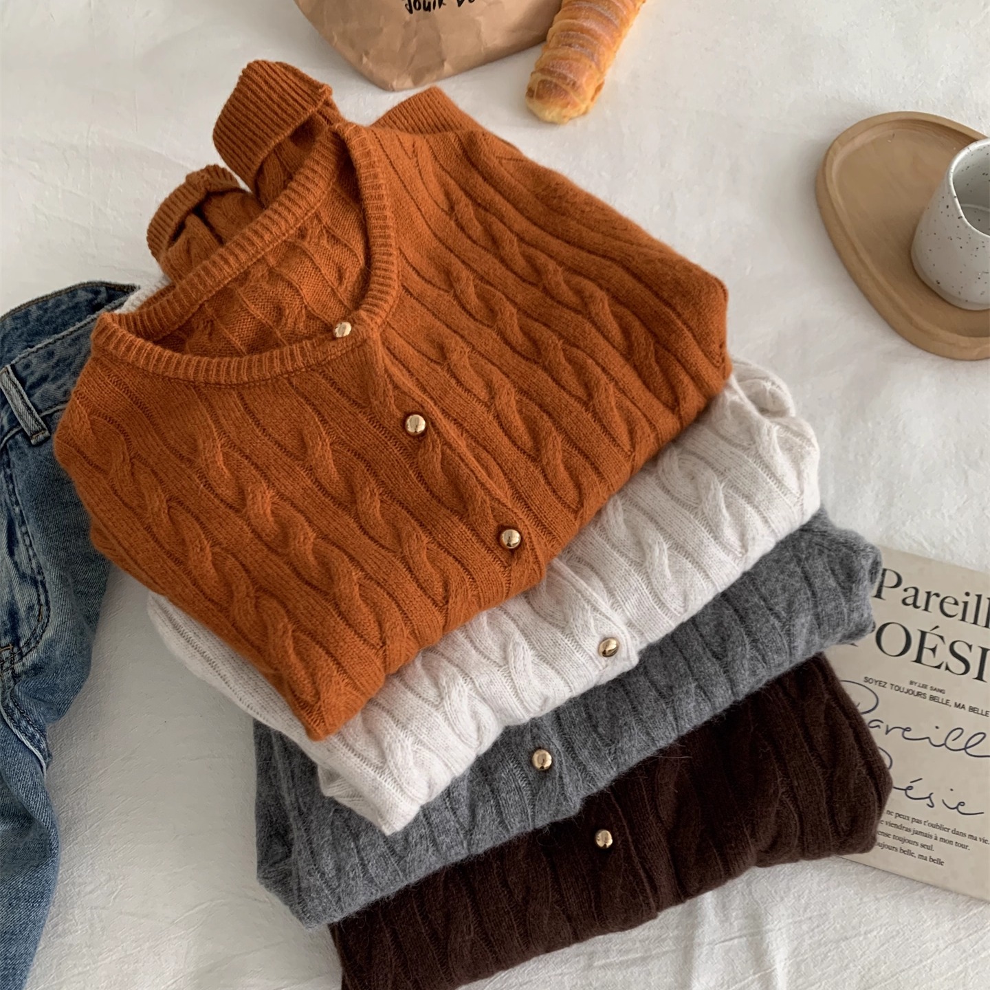 温柔复古小金扣圆领麻花绵羊毛针织开衫女糯叽叽韩版毛衣外套秋冬