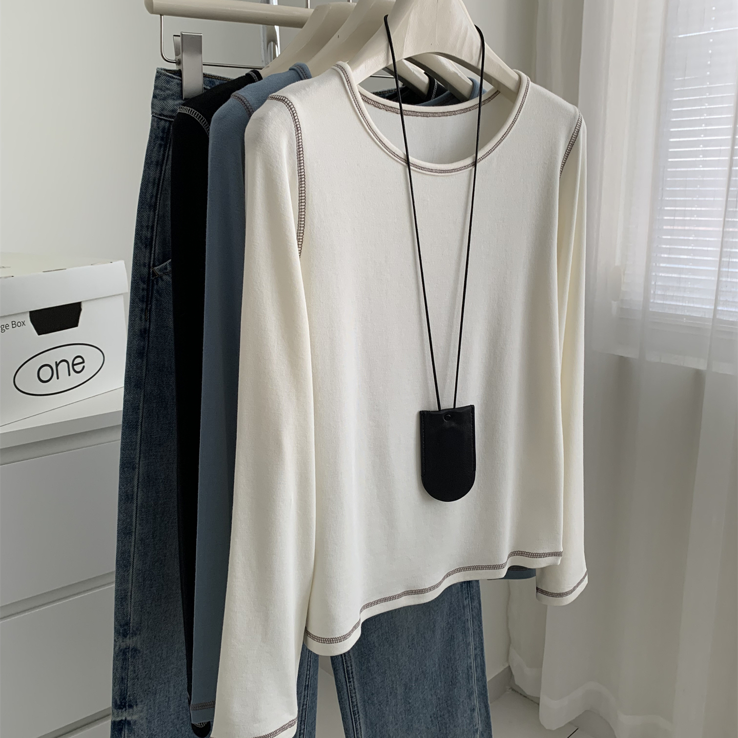 弹力慕斯绒明线打底衫