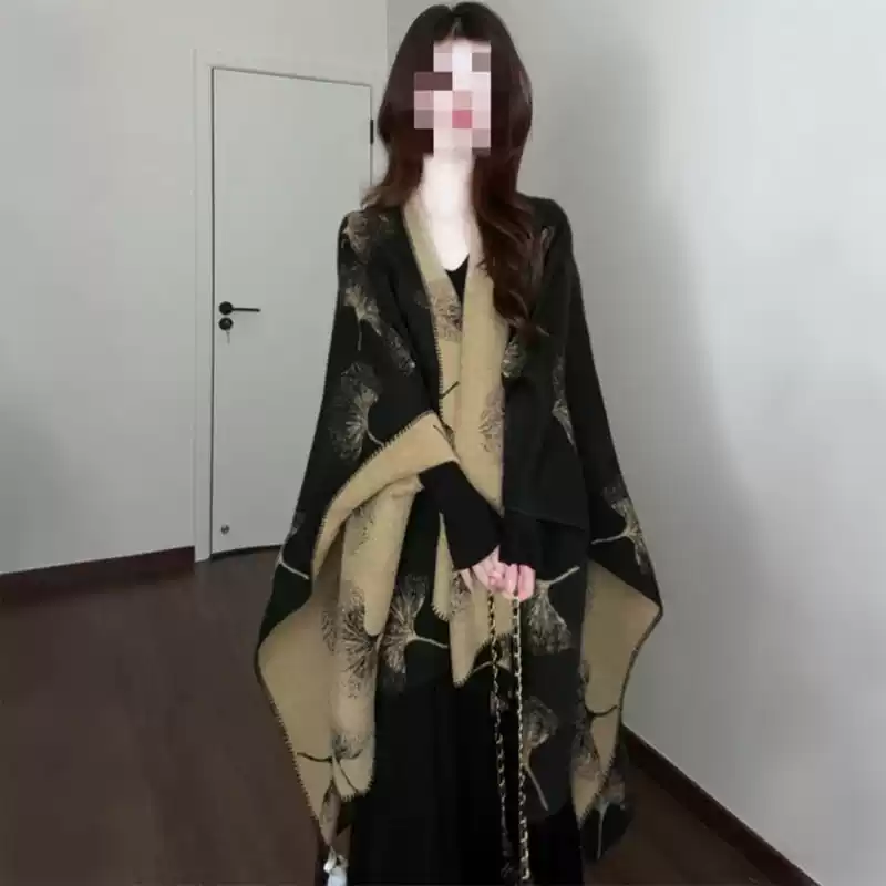 黑金配色真的很显贵!银杏叶斗篷