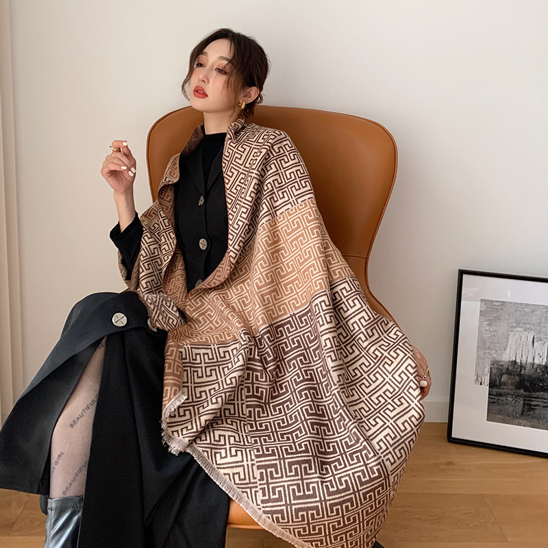 2025新款围巾女冬季韩版字母百搭仿羊绒两用披肩长款挡风保暖围脖