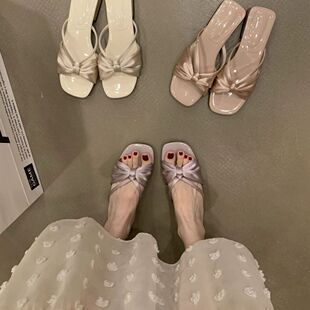 夏季温柔粗跟甜美一字拖鞋女2025韩系蝴蝶结缎面一脚蹬配裙子凉鞋