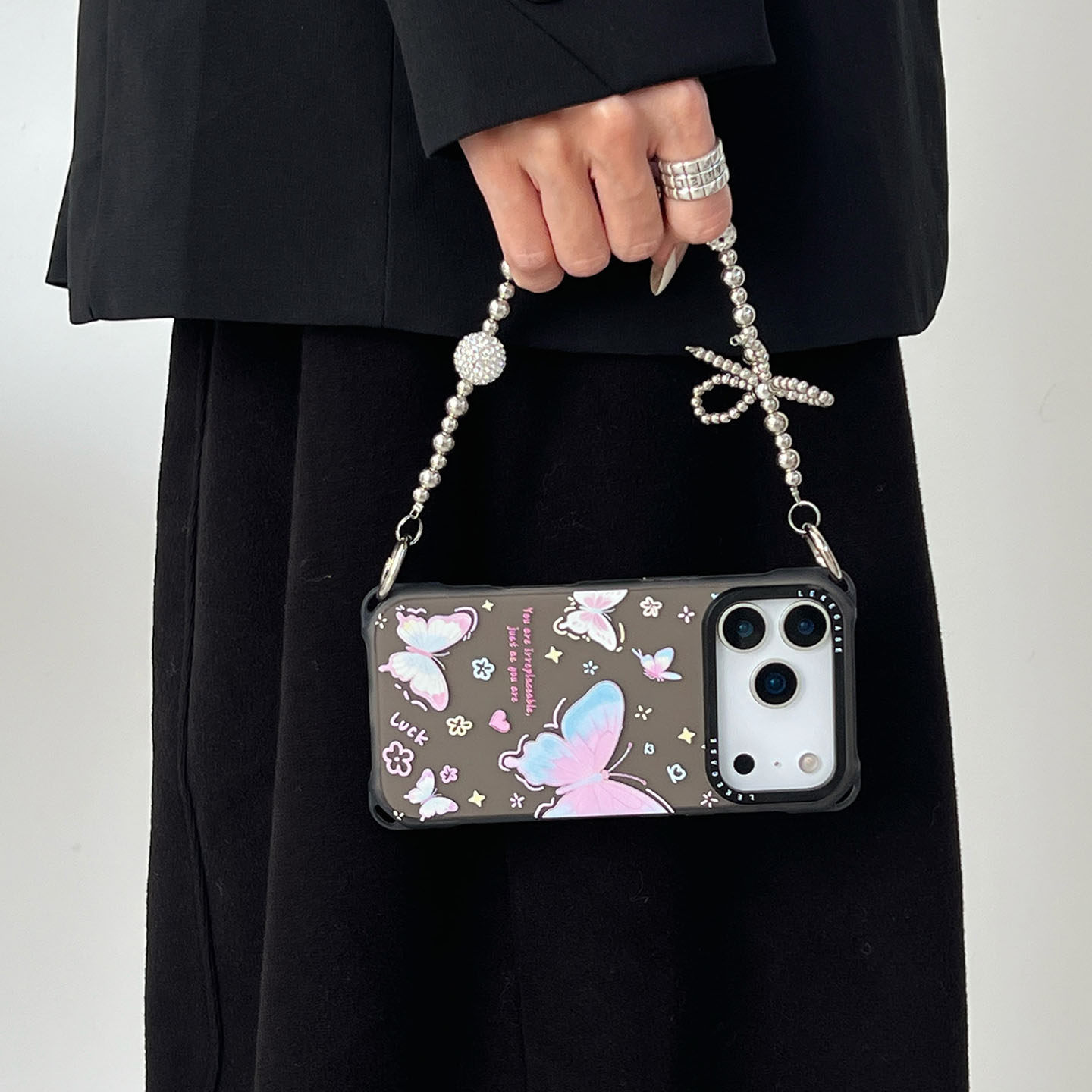 韩系粉紫渐变蝴蝶~适用iphone17手机壳带挂绳15斜挎可背苹果16promax四角防摔13链条14手提p80挂链串珠12春天