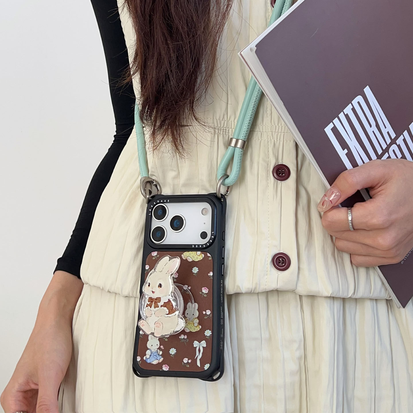 梦幻花园小兔~适用iphone17手机壳带挂绳16斜挎可背苹果15promax四角防摔13手提小米14手腕12懒人p80小羊皮