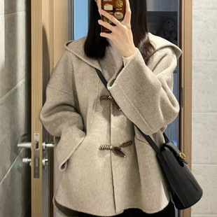 牛角扣短款毛呢大衣女秋冬季2025新款高级感连帽外套呢子加厚气质