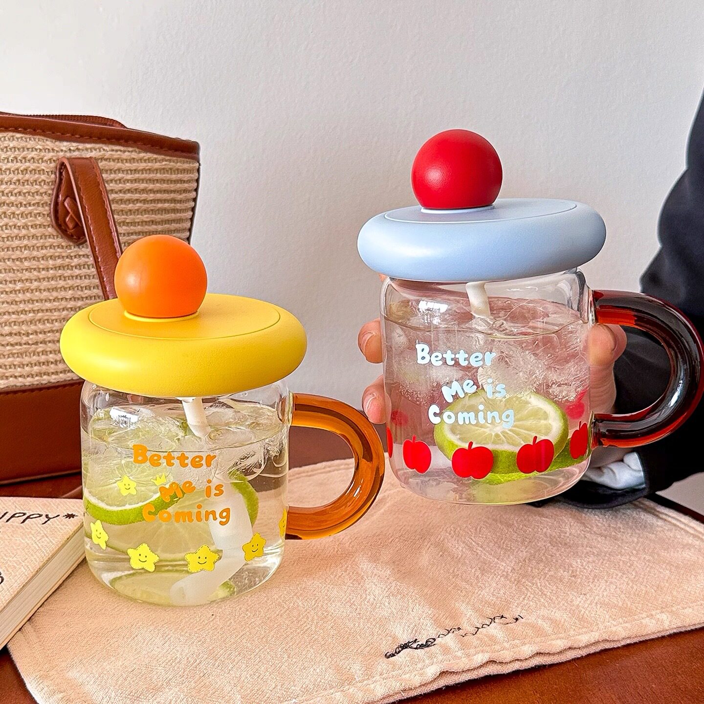 新款手柄玻璃杯多巴胺高颜值女生水杯办公早餐家用吸管杯