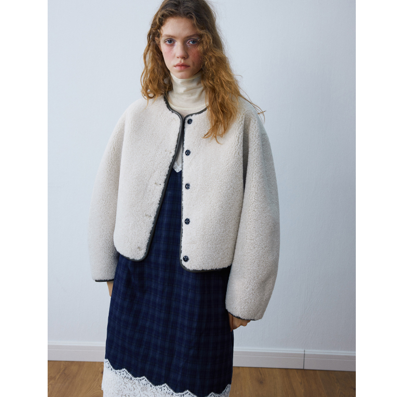 2025冬季新款休闲百搭两穿短款撞色无领皮毛一体外套女