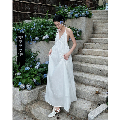 麻皱露背连衣裙女夏高级感气质挂脖吊带裙海边度假风裙子氛围感