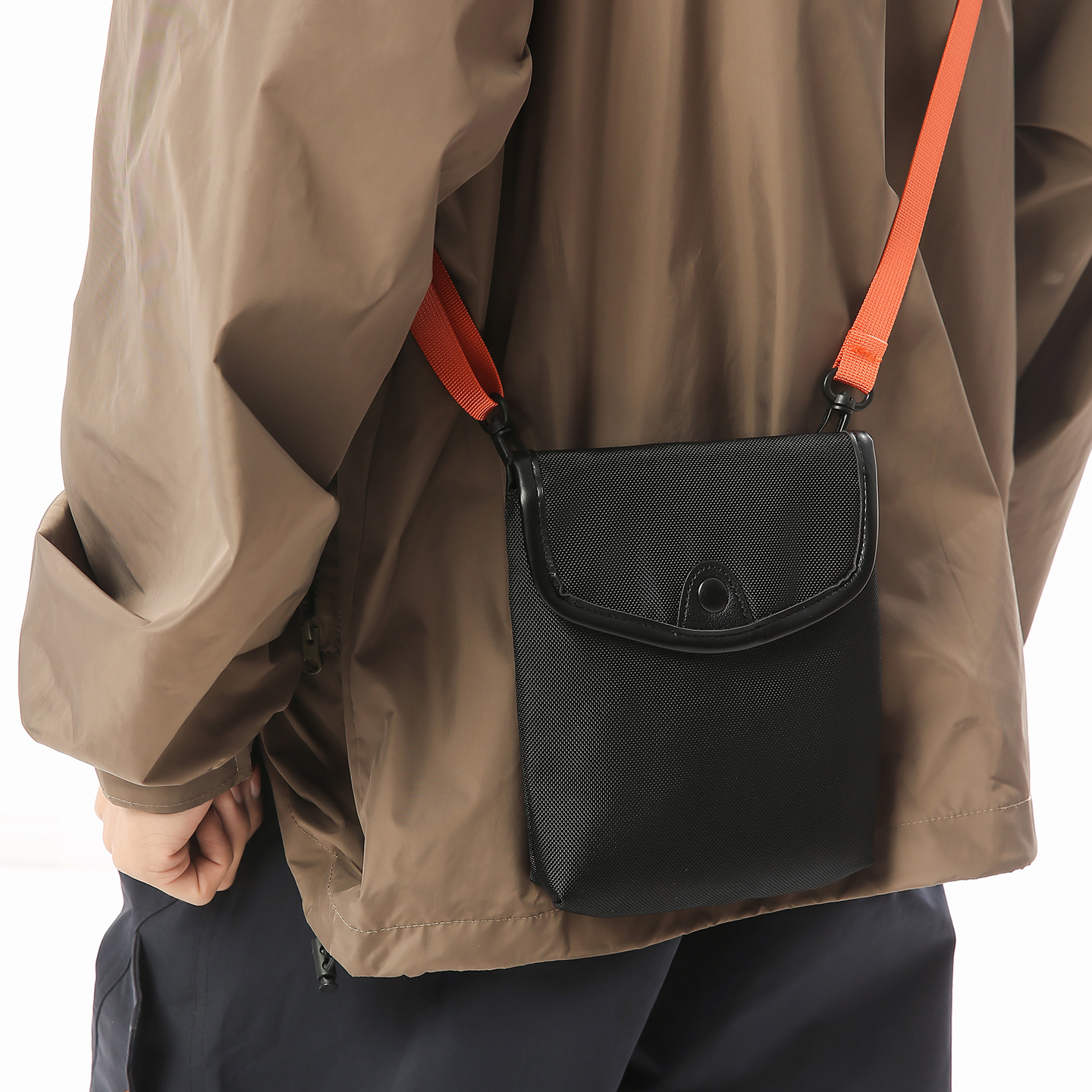 户外运动斜挎包轻便迷你包运动休闲竖款单肩包女工装风小背包